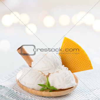white ice cream wafer plate
