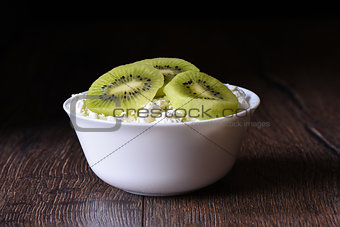 Pieces of kiwi in cottage cheese