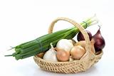 Mixed onions in a basket