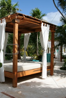 Sun Shelter Resort Bed
