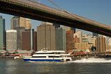 Brooklyn bridge and Manhattan skyline in New York