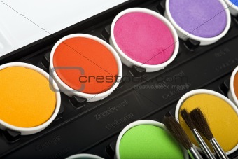 Water-color box with brushes 