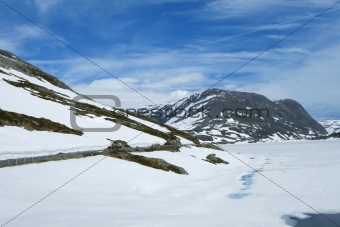 Road way along the snowing lake