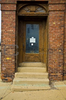Decaying Entrance