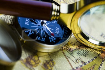 Magnifying glass & Compass