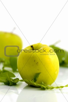Fresh apples and green leaves